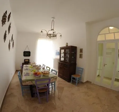 לינה וארוחת בוקר Liberty